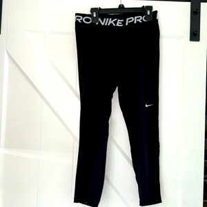 Nike Pro crop leggings (Medium)